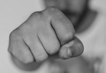 ,,Tu ești sifonarul la Poliție?”, și-a întrebat a treia victimă fiul polițistului Petcu! Întrebarea a fost urmată de câțiva pumni