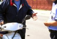 Cercetat după ce a condus un moped neînmatriculat și fără să aibă permis