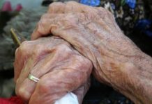 Urmărire prin pădure, cu câinii de urmă, pentru prinderea unui bărbat acuzat că a violat o bătrână