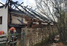Acoperişul unei case a luat foc, în Crasna