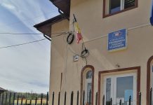 Ieri și-a pus poalele în cap și a strigat hoții, azi a pus lacătul pe primărie!