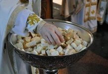 Astăzi, după ora 12:00, rovinărenii vor primi Sfintele Paști!