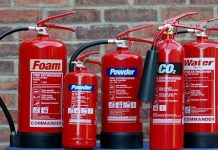 CEO își verifică extinctoarele