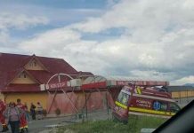 FOTO: Tamponare între o ambulanță SMURD și o mașină, la Bălești