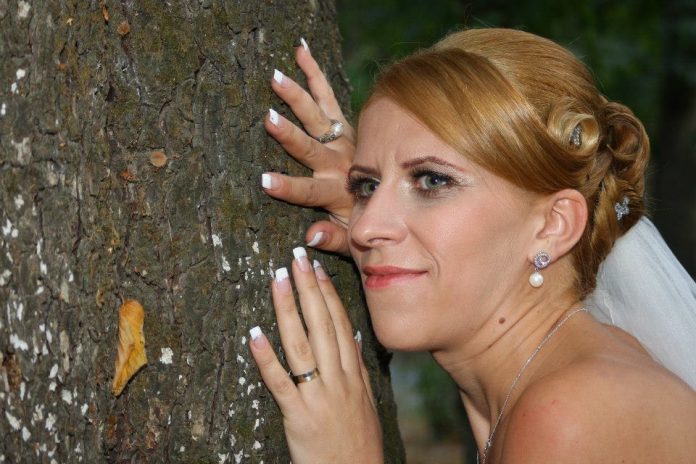 397347_120564621428734_229659540_n