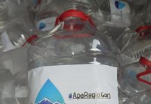 Aparegio distribuie mâine recipiente cu apă îmbuteliată