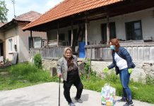 FOTO: Pachete din partea ADER pentru 45 de vârstnici din Târgu-Cărbunești