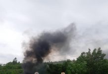 A pus pe foc cauciucuri uzate. Amendă!