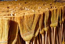 CE Oltenia cumpără mături de 9.000 de lei