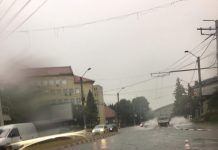 53,8 litri de apă au căzut într-o oră! Suficient cât să înece municipiul