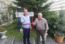 Gestul făcut de un bărbat care a găsit un telefon pe stradă
