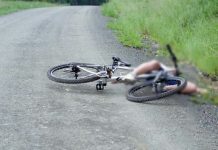 Biciclist lovit de mașină