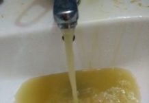 Video: La Peștișani apa la robinete e când maro, când galbenă! Barajul de la Clocotiș are aceeași culoare, iar starea de alertă se menține