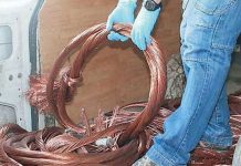 Tânăr prins în flagrant, în timp ce fura peste 100 de metri de cablu din cupru