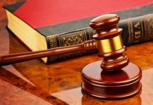 Pensionar condamnat pentru că a lovit un executor judecătoresc