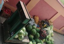 Sute de kilograme de fructe și legume au fost confiscate de poliţişti, în Motru