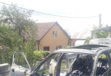 FOTO: Maşină distrusă într-un incendiu