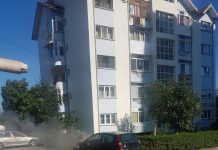 Foto: Mașină în flăcări pe Plopilor! Se așteaptă pompierii