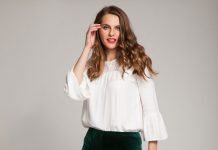 Pantalonii evazați, din nou în trend