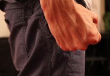 Bărbat lovit cu pumnul, pe terasa unui local din Călugăreni