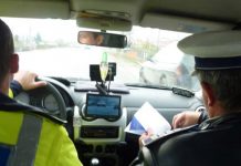 Şoferiţă prinsă conducând cu 128 kilometri la oră în localitate