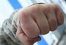 Liber după ce a lovit un bărbat, pe terasa unui local din Padeș