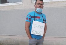 Un salariat de la Pinoasa, în greva foamei în fața sediului CEO