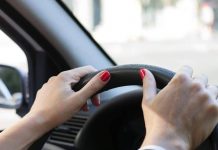 Fată de 15 ani, accident cu mașina unchiului