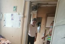 La limita subzistenței! Doi septuagenari, chiriași într-o baracă din Târgu-Jiu, trăiesc dintr-o pensie de 1000 de lei