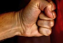 Adolescent bătut în curtea bisericii din Novaci