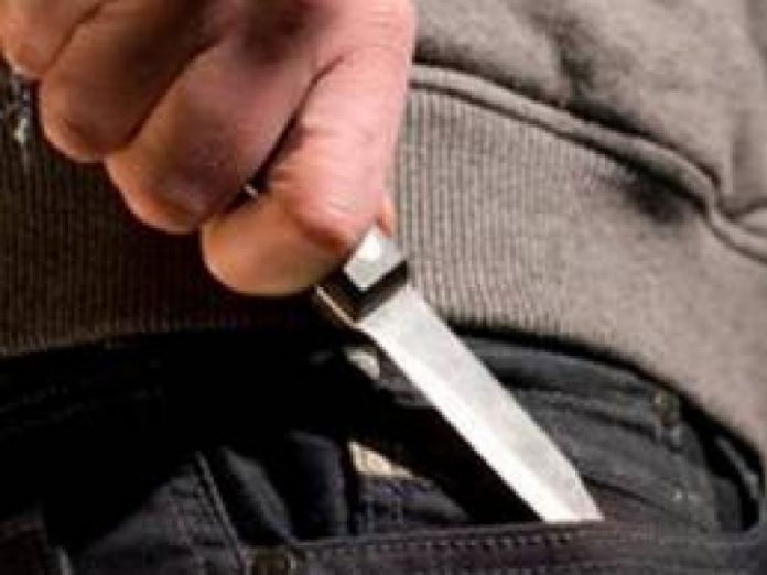 Și-a amenințat soția cu cuțitul
