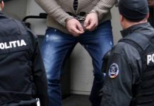 Tânăr încarcerat de polițiști, după ce a fost condamnat pentru distrugere și tulburarea ordinii publice