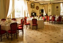 Ponta: Au deschis restaurantele doar pentru alegeri