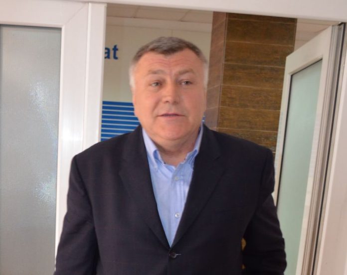 davitoiu nicu in picioare