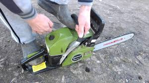 Și-a amenințat nevasta că o taie cu drujba