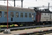 Adolescent în stare gravă. S-a urcat pe vagonul unui tren şi s-a electrocutat