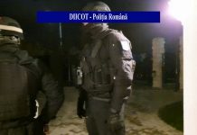 Zeci de persoane, reținute în urma perchezițiilor DIICOT, confiscări de droguri, bani, arme, mașini și aur