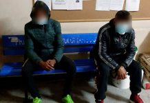 Tinerii care au distrus panourile de afișaj electoral din Târgu-Jiu, prinși de agenții de la Locală