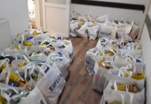 Copiii din Săcelu primesc cadouri atât din partea Consiliului Local, cât și din partea primarului