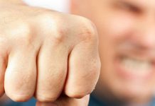 Și-a luat soția la bătaie, după ce a consumat alcool