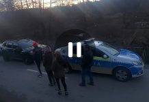 Un polițist a găsit copilul dispărut! Era la doi kilometri distanță de casă