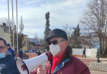 Protest al pensionarilor în Piața Prefecturii