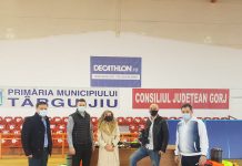 Produse și echipamente sportive, donate elevilor Școlii ,,Voievod Litovoi” din partea Decathlon Târgu-Jiu