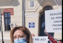 Corina Creţu, de vorbă cu protestatarii CEO. Ce gafă a făcut!