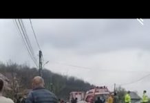 Accident rutier la Peșteana Jiu! Mașină, în șanț