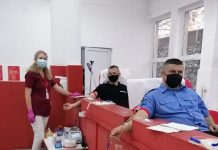 FOTO: Trei jandarmi au mers să doneze sânge. Apel: Salvează vieţi!