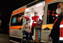 (FOTO) Ambulanța, la angajații CEO care fac greva foamei în fața Guvernului