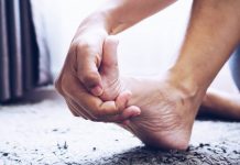 Înțepat în picior cu un corp ascuțit