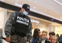 Mall-ul din Târgu-Jiu, loc de întâlnire a copiilor cu polițiștii criminaliști! Câinii, vedetele de ieri!