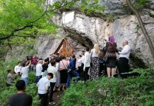 Slujbă de comemorare a unui preot, la Polovragi